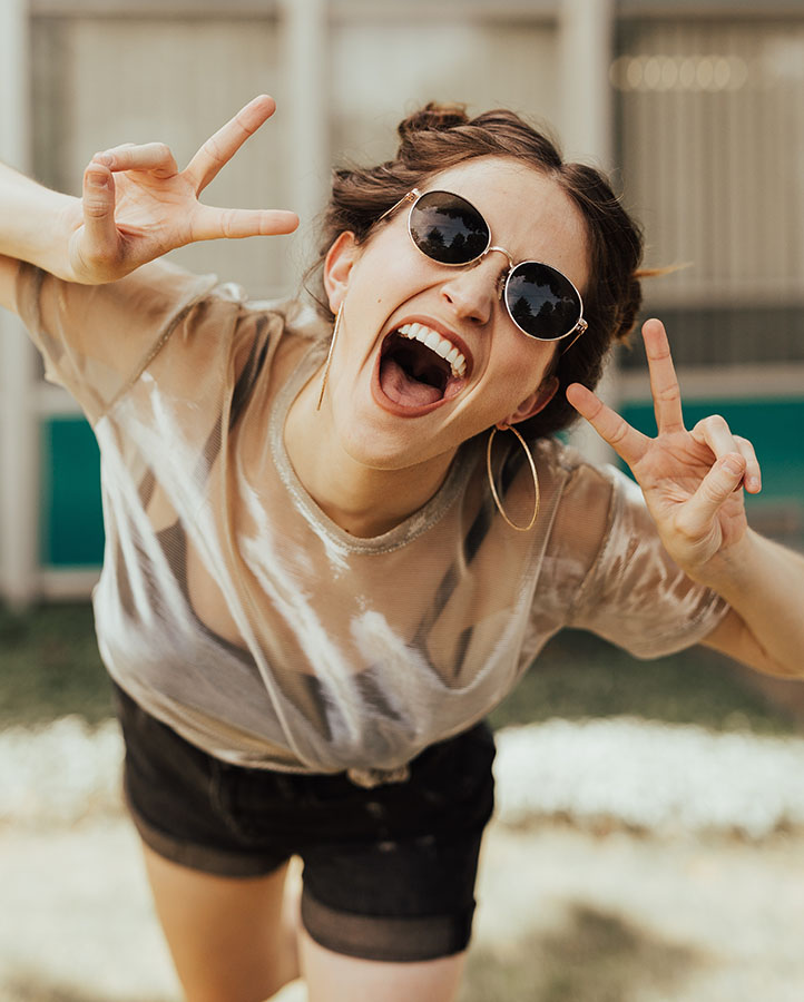 peace girl bg